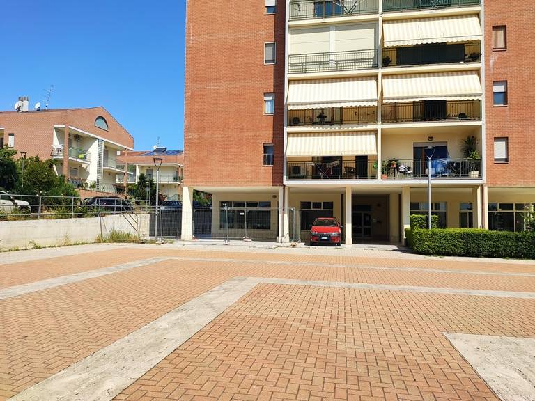 casa indipendente in vendita a Spoltore in zona Villa Raspa