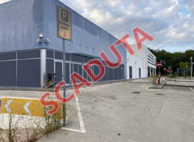 locale commerciale in vendita a Spoltore