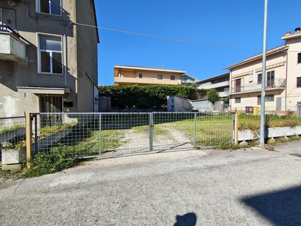locale commerciale in vendita a Spoltore