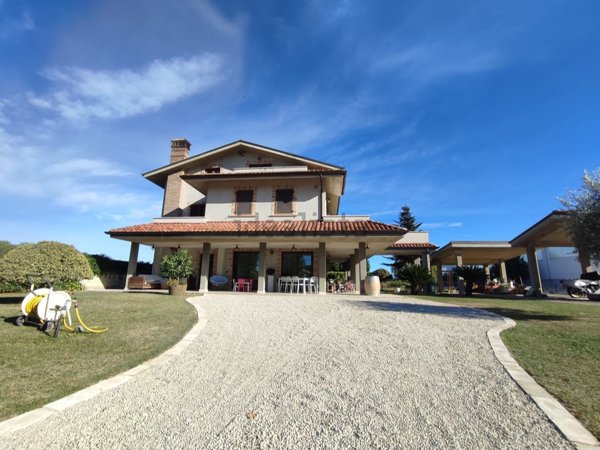 casa indipendente in vendita a Spoltore in zona Santa Teresa