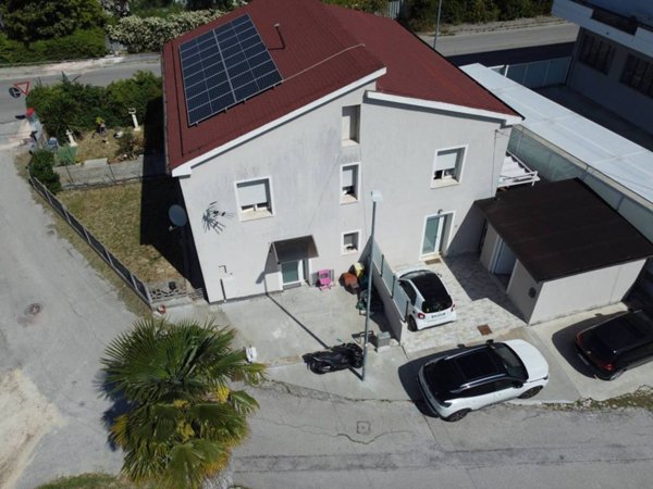 casa indipendente in vendita a Spoltore in zona Santa Teresa