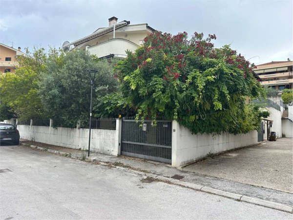 casa indipendente in vendita a Spoltore