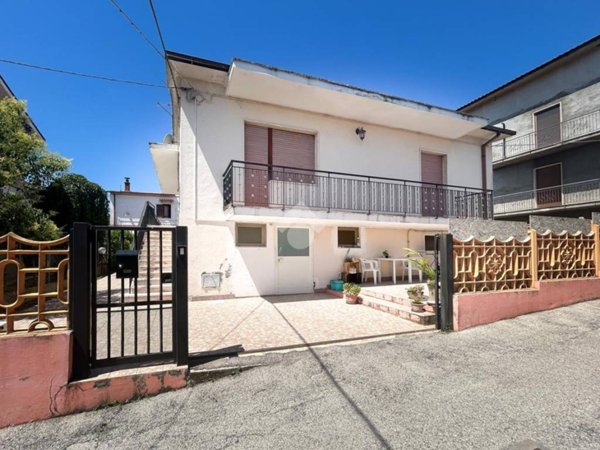 casa indipendente in vendita a Spoltore in zona Caprara d'Abruzzo