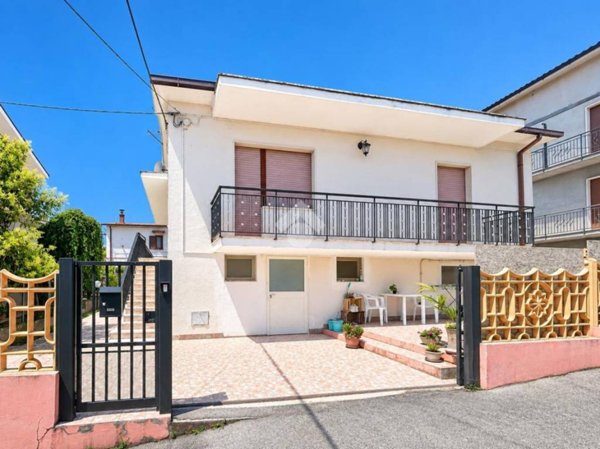 casa indipendente in vendita a Spoltore in zona Caprara d'Abruzzo