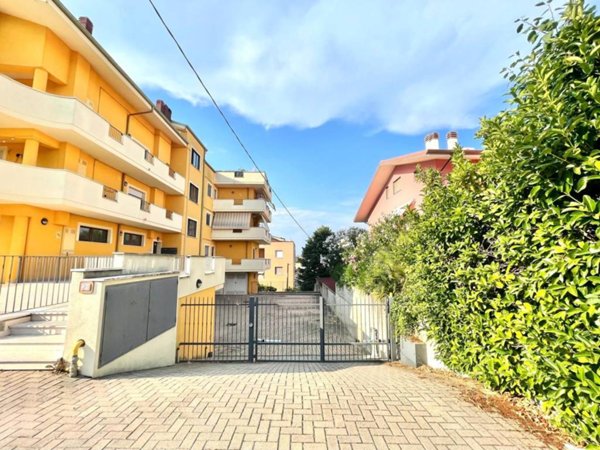 appartamento in vendita a Spoltore in zona Santa Teresa