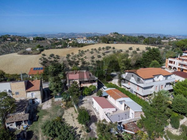 casa indipendente in vendita a Spoltore in zona Ripoli