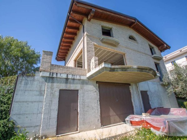 casa indipendente in vendita a Spoltore in zona Caprara d'Abruzzo