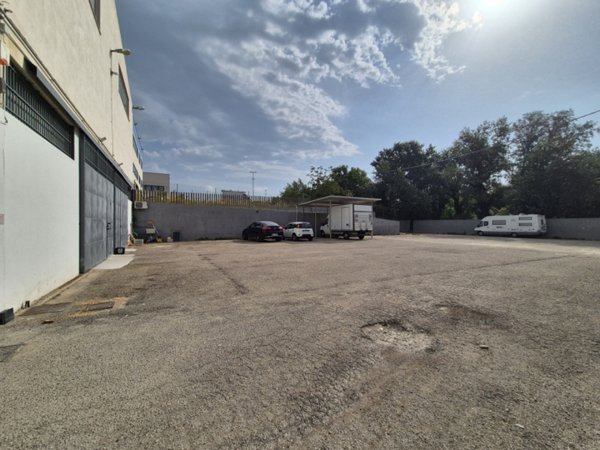 locale di sgombero in vendita a Spoltore in zona Villa Raspa