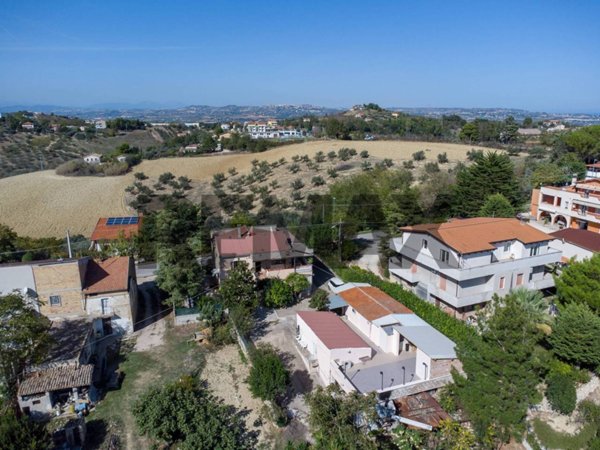 casa indipendente in vendita a Spoltore in zona Ripoli