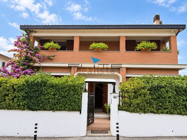 casa indipendente in vendita a Spoltore in zona Villa Santa Maria