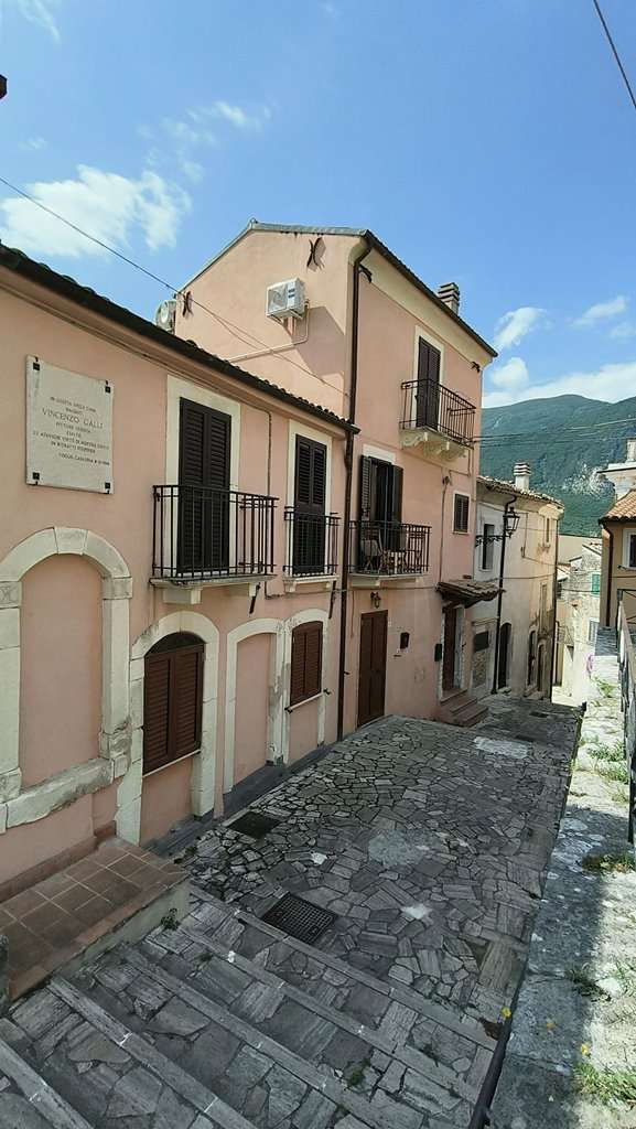 casa indipendente in vendita a Tocco da Casauria