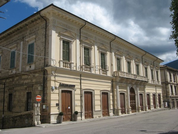 casa indipendente in vendita a Tocco da Casauria