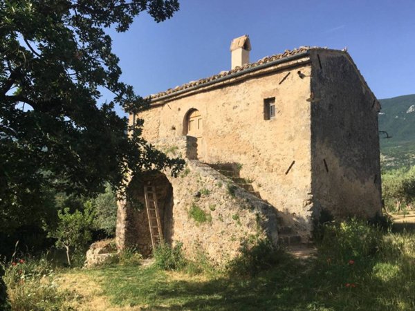 casa indipendente in vendita a Tocco da Casauria