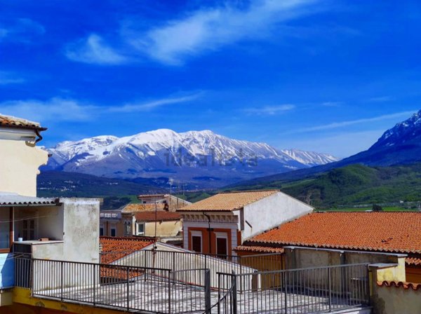 casa indipendente in vendita a Tocco da Casauria