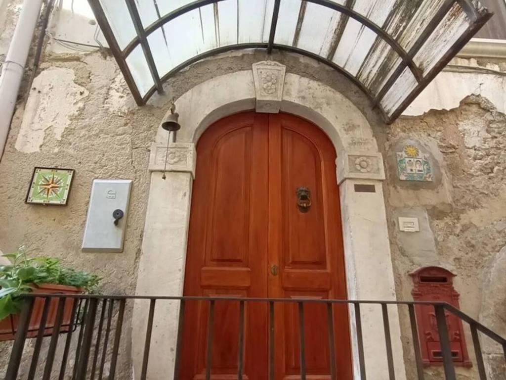casa indipendente in vendita a Tocco da Casauria