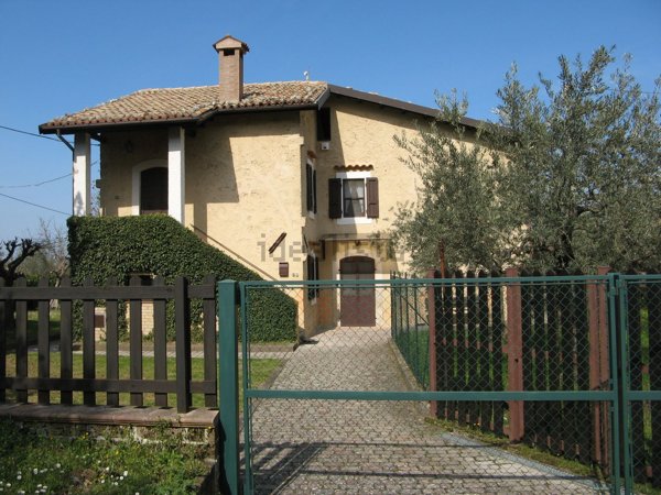 casa indipendente in vendita a Tocco da Casauria