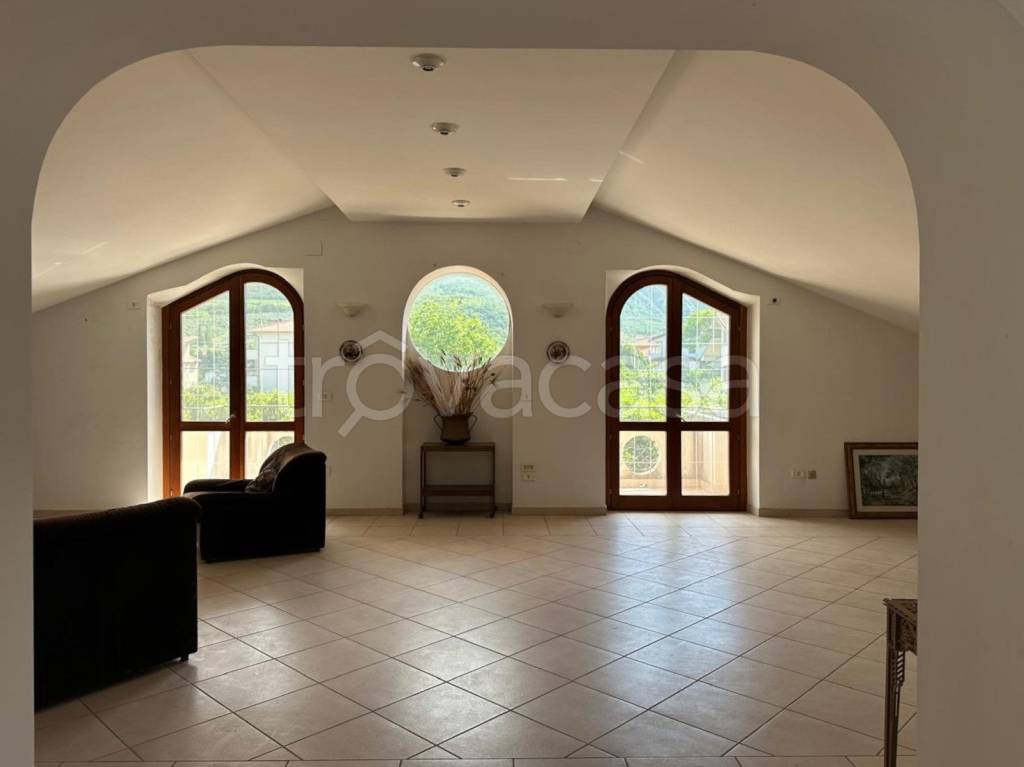casa indipendente in vendita a Tocco da Casauria