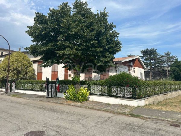 casa indipendente in vendita a Tocco da Casauria