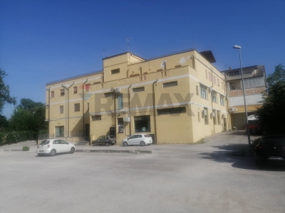 locale commerciale in vendita a Torre de' Passeri