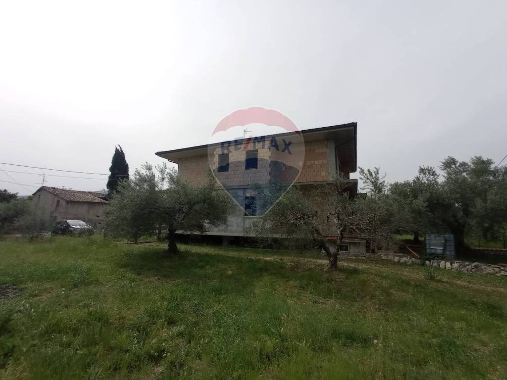casa indipendente in vendita a Turrivalignani