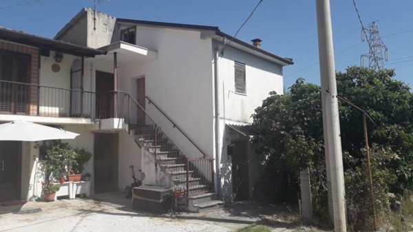 casa indipendente in vendita a Turrivalignani