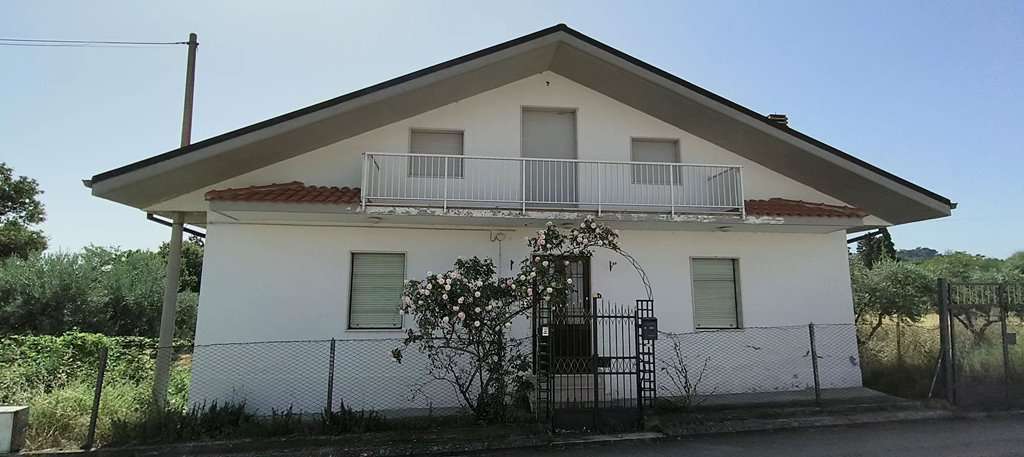 casa indipendente in vendita a Vicoli