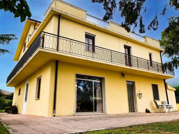 casa indipendente in vendita a Vicoli