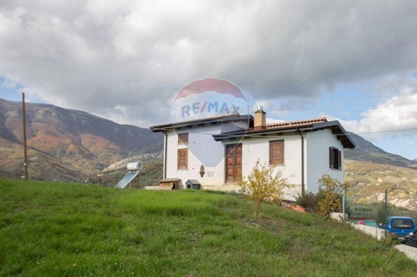 casa indipendente in vendita a Vicoli