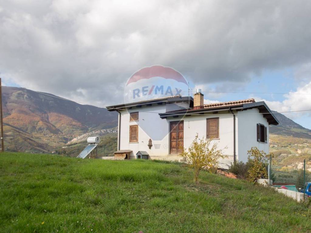 casa indipendente in vendita a Vicoli