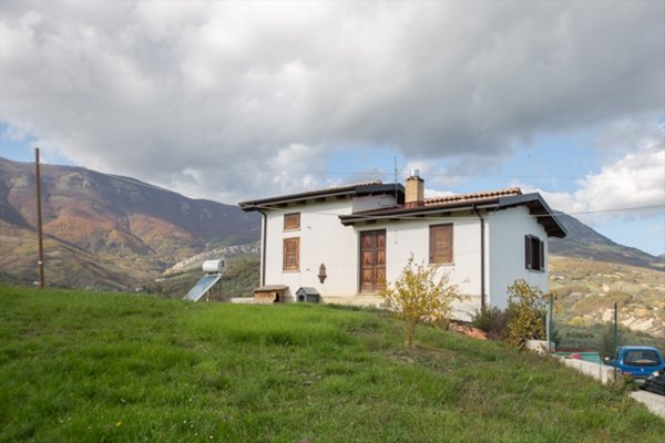 casa indipendente in vendita a Vicoli