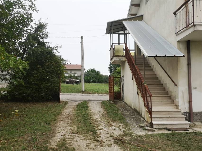 casa indipendente in vendita a Vicoli in zona De Contra