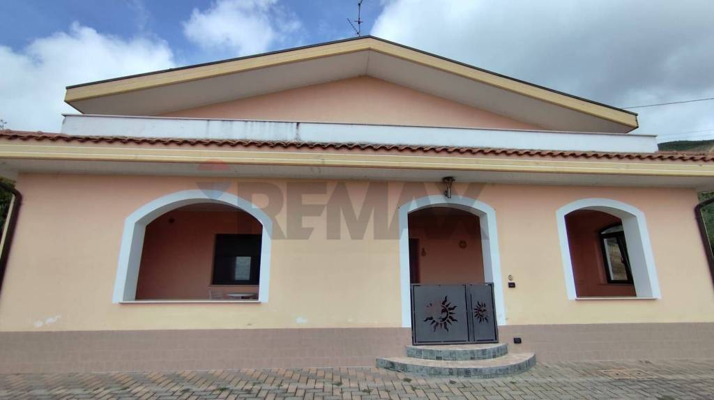 casa indipendente in vendita a Villa Celiera in zona Pietra Rossa