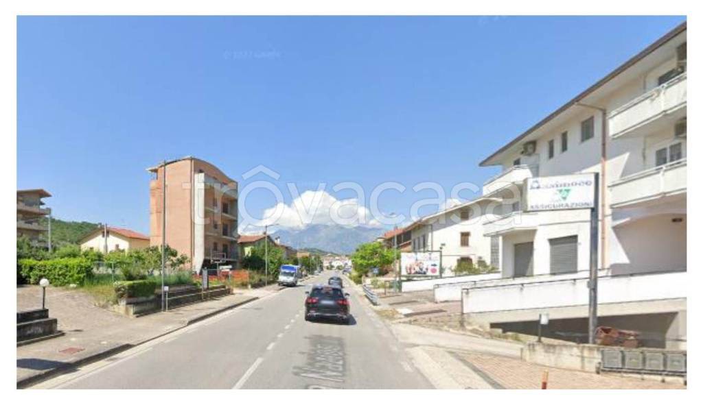 locale di sgombero in vendita ad Altino
