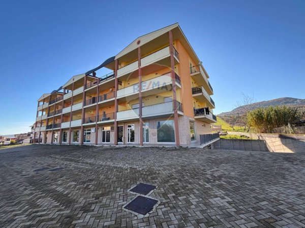 locale commerciale in vendita ad Altino