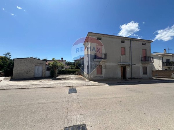 casa indipendente in vendita ad Altino in zona Scosse