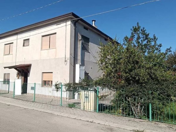 casa indipendente in vendita ad Altino in zona Scosse
