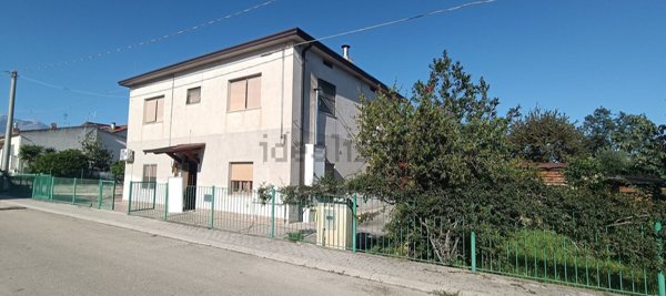 casa indipendente in vendita ad Altino in zona Scosse