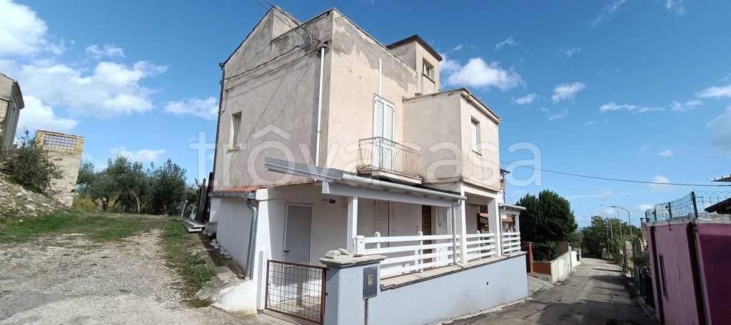 casa indipendente in vendita ad Altino in zona Sant'Angelo