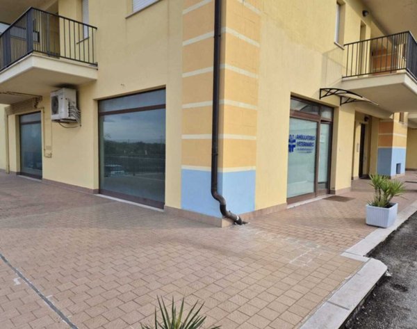 negozio in vendita ad Altino