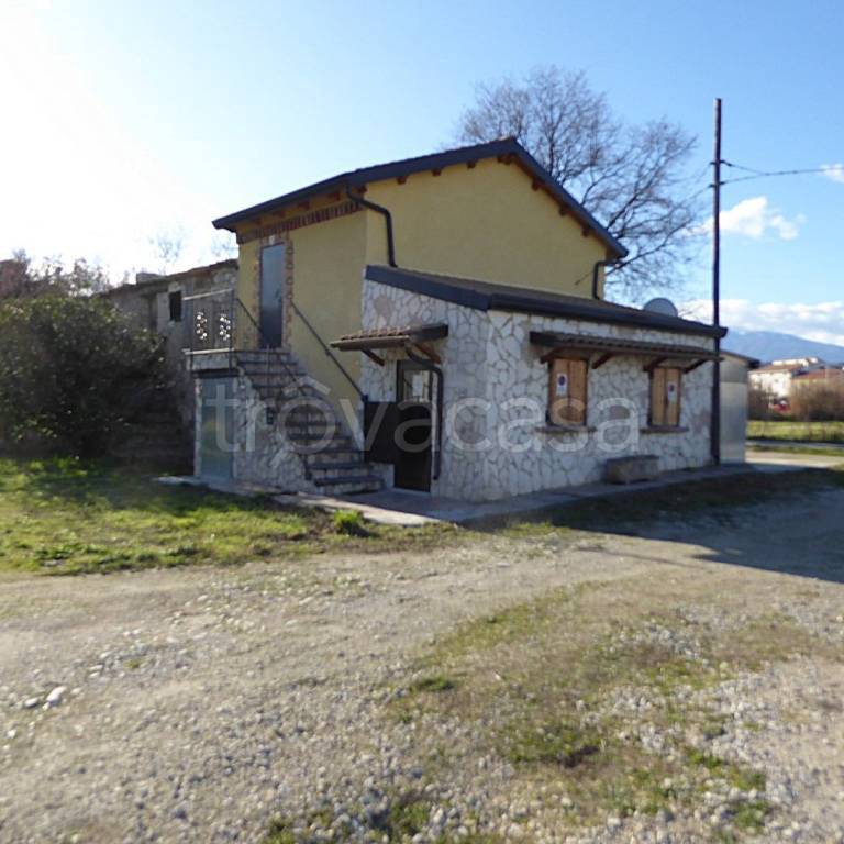 casa indipendente in vendita ad Altino in zona Scosse