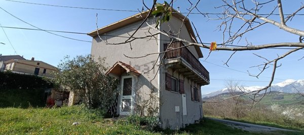 pentavano in vendita ad Altino in zona Fonte
