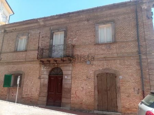 esavano in vendita ad Archi