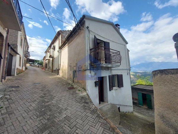 quadrivano in vendita ad Archi