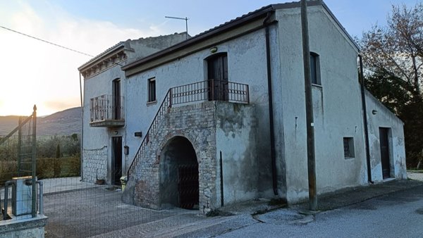 esavano in vendita ad Archi