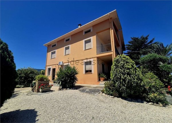 casa indipendente in vendita ad Archi