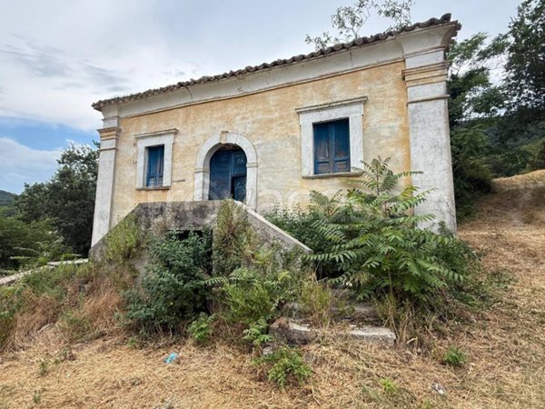 quadrivano in vendita ad Archi