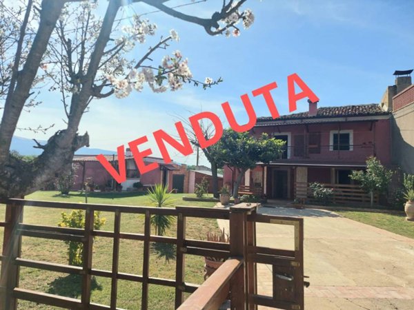 casa indipendente in vendita ad Ari