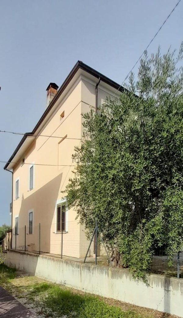 casa indipendente in vendita ad Ari