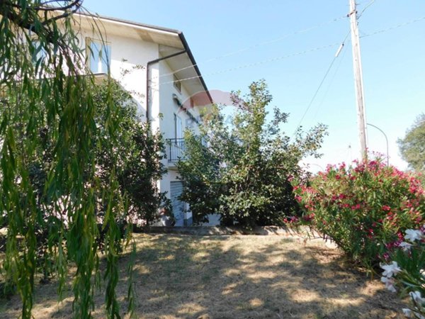 casa indipendente in vendita ad Ari