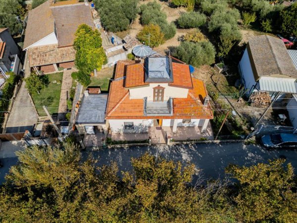 casa indipendente in vendita ad Ari